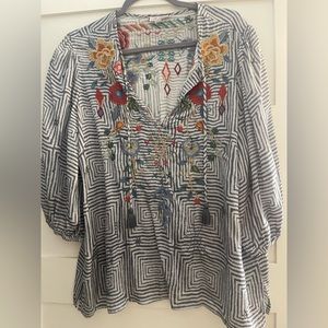 Johnny Was tunic size Medium. Like new